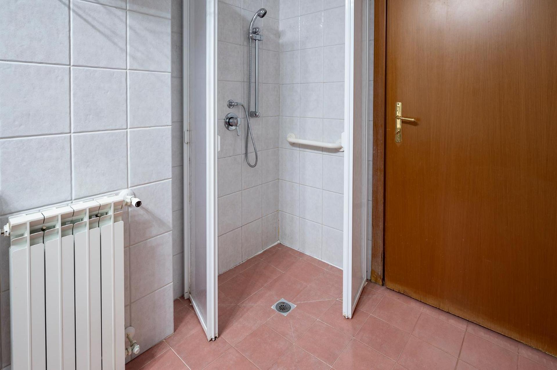 Hotel & 4*