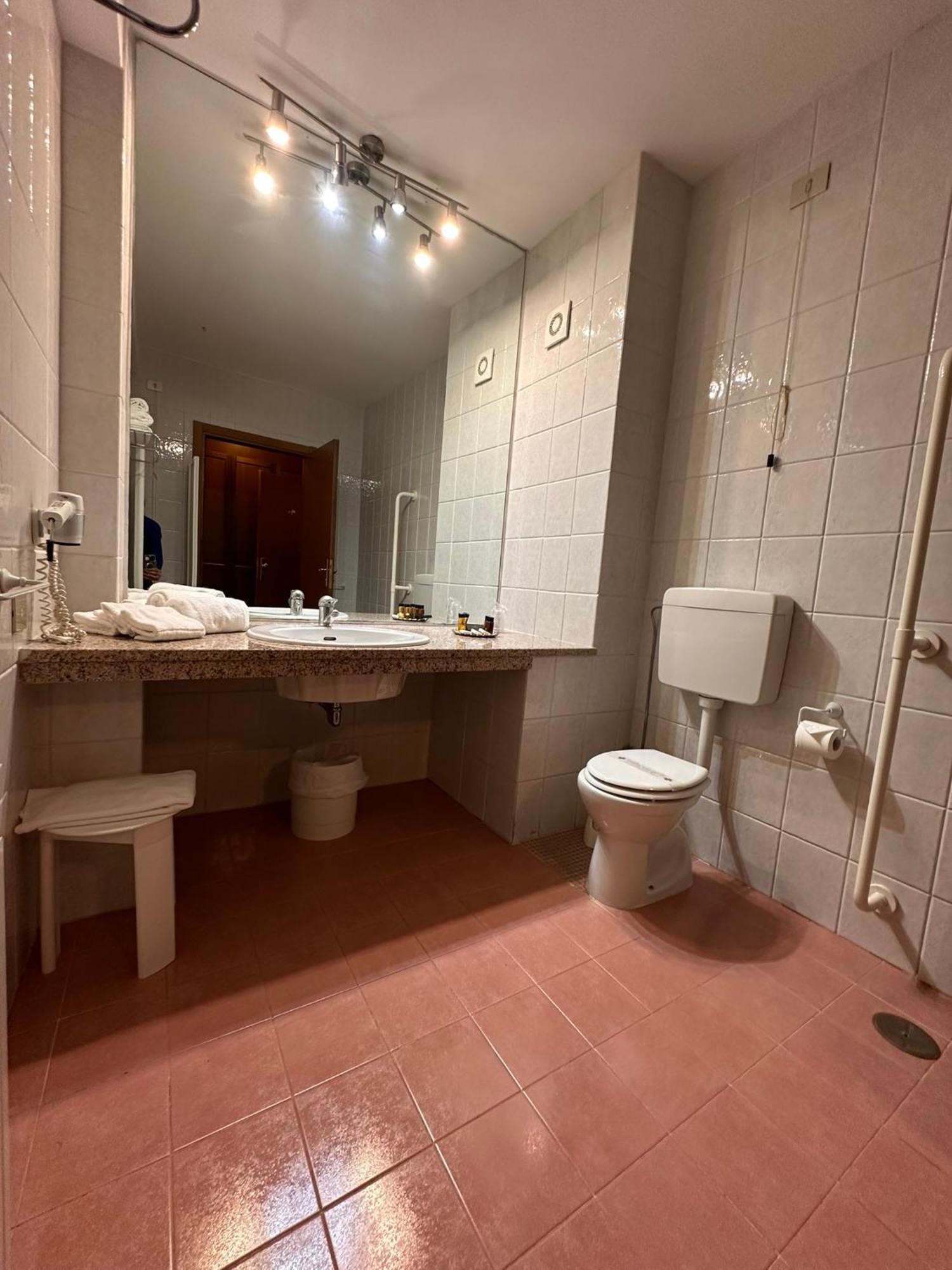 Hotel &