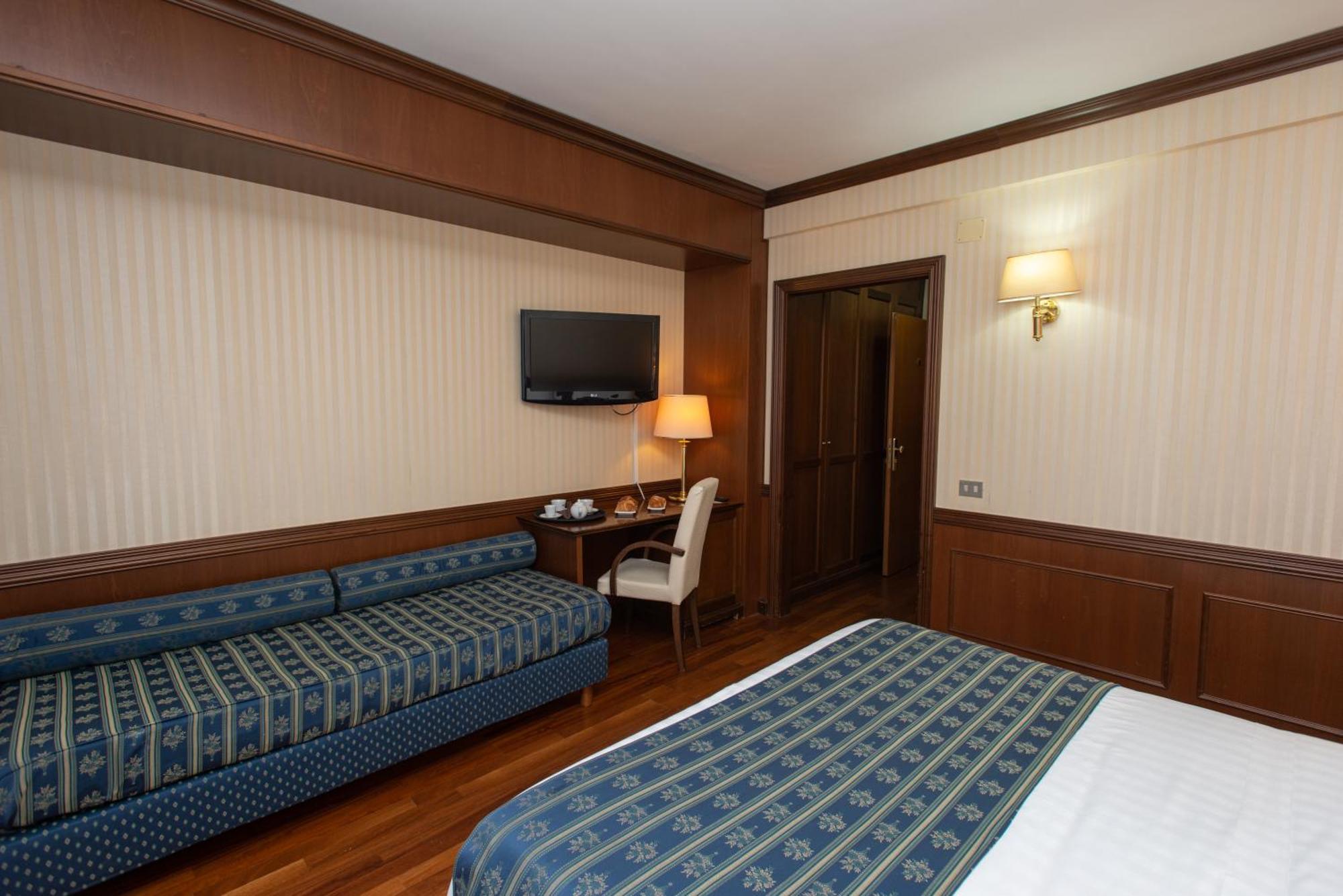 & Hotel 4*