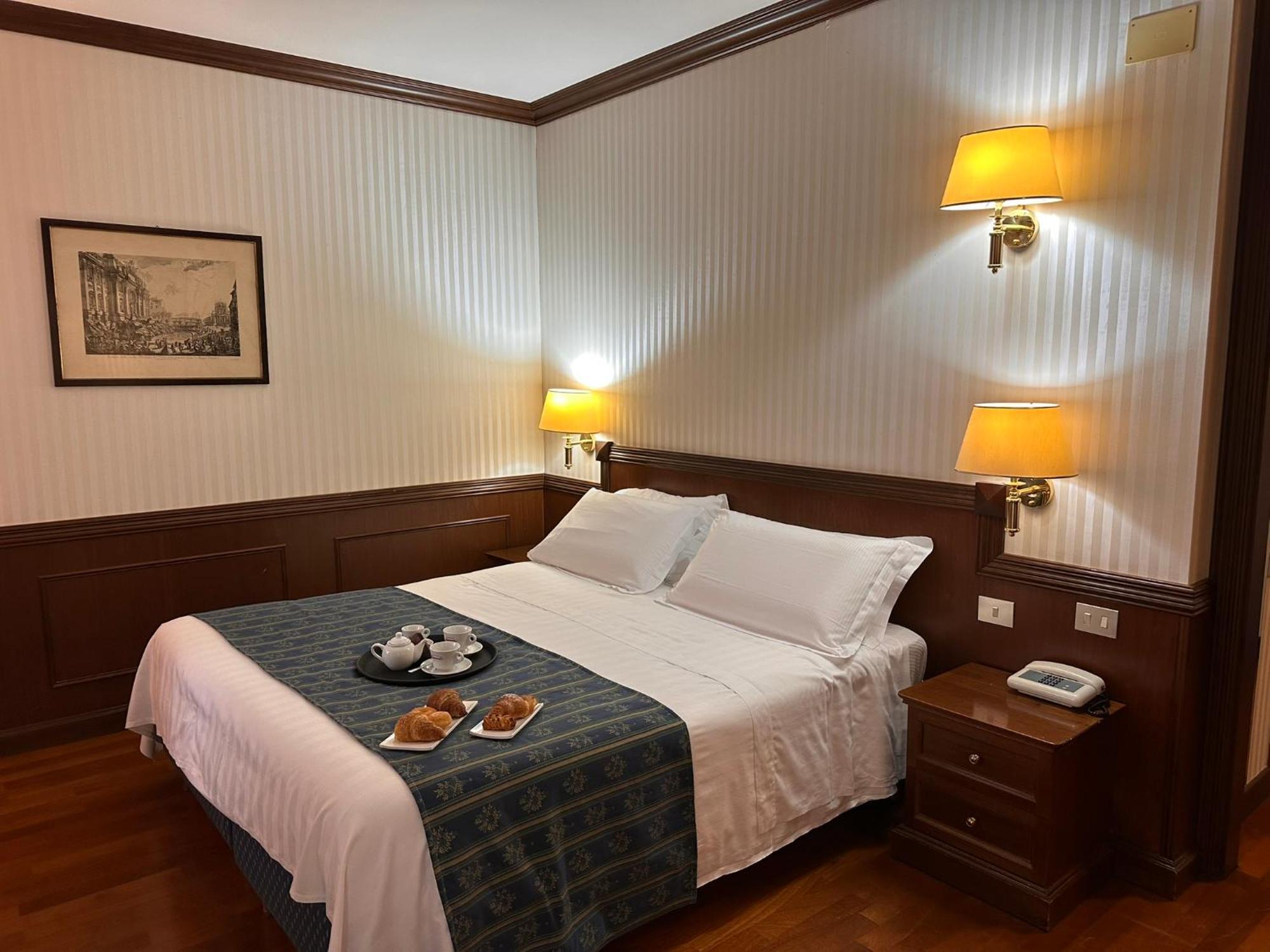 Hotel &